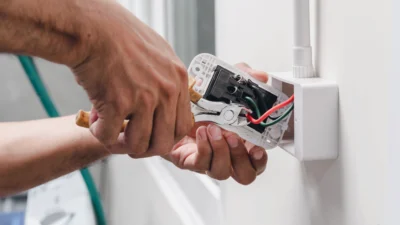 Instalação de tomadas e interruptores